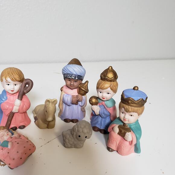 Vintage Mini 9Pc Hand Painted Holy Night Nativity Set Porcelin Ceramic Christmas - Picture 3 of 5